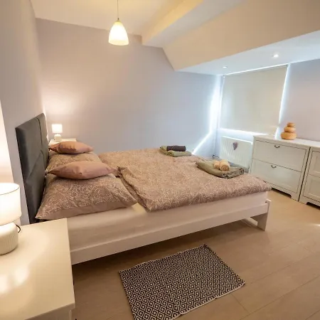 Luna شقة يلينيا غورا