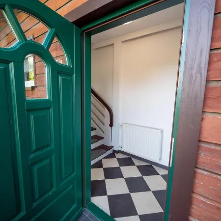 Luna يلينيا غورا