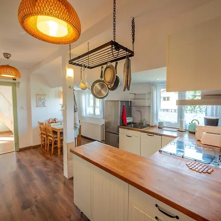 Luna يلينيا غورا